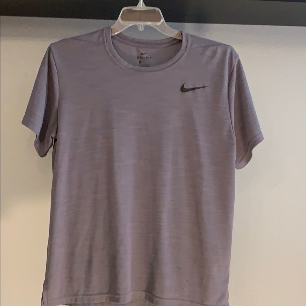 NIKE SIZE LARGE DRI FIT SHORT SLEEVE TOP - Picture 1 of 6